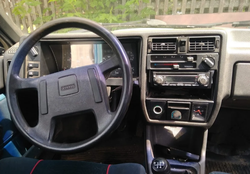 Volvo 340 GL Interior